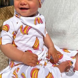 2 Never fully dressed baby banana print clothes and 1 blanket